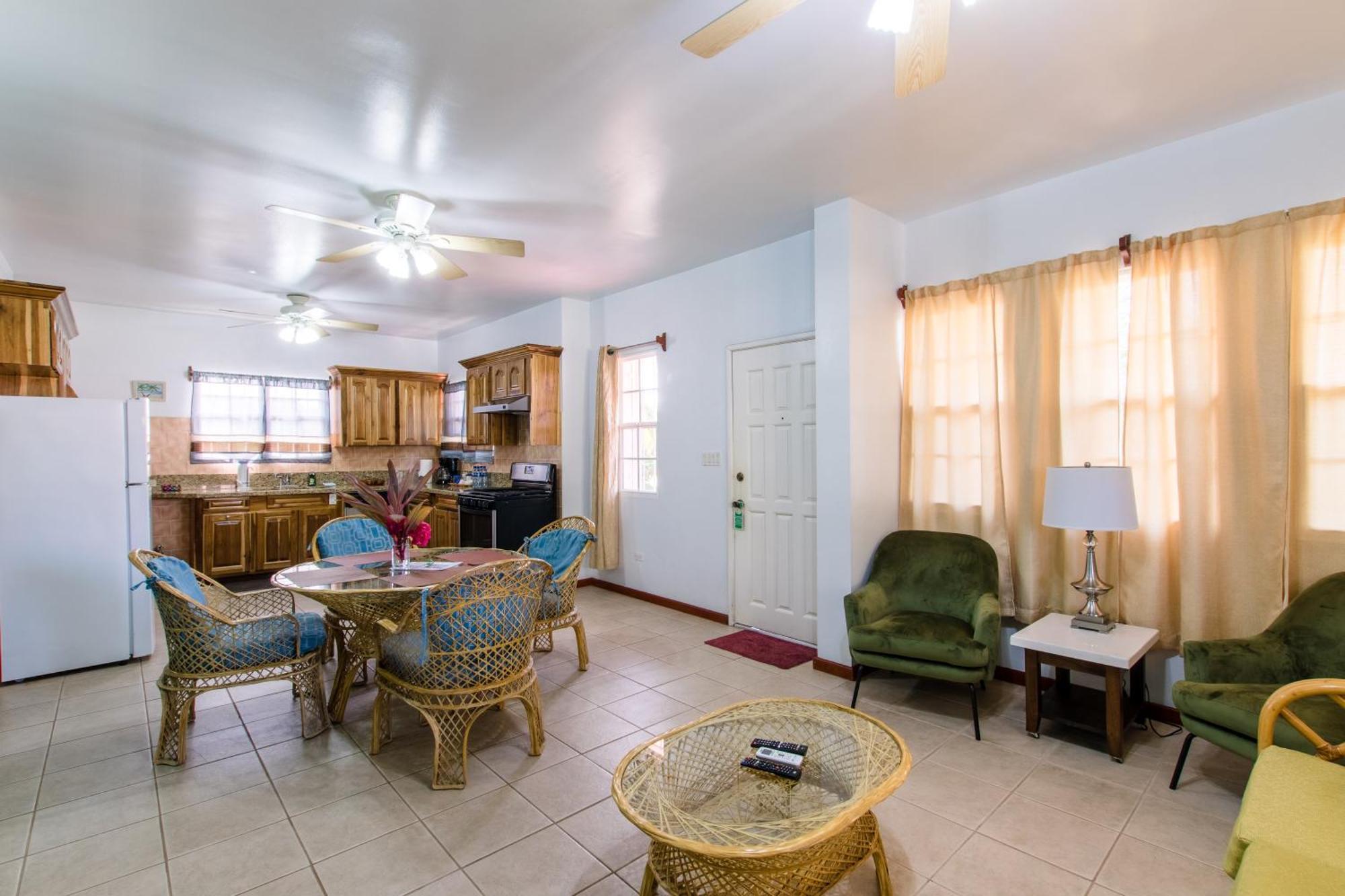 Miramar Suites Placencia Quarto foto
